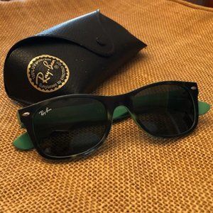 Ray-Bans New Wayfarer (RB2132) Green and Tortoise Frames